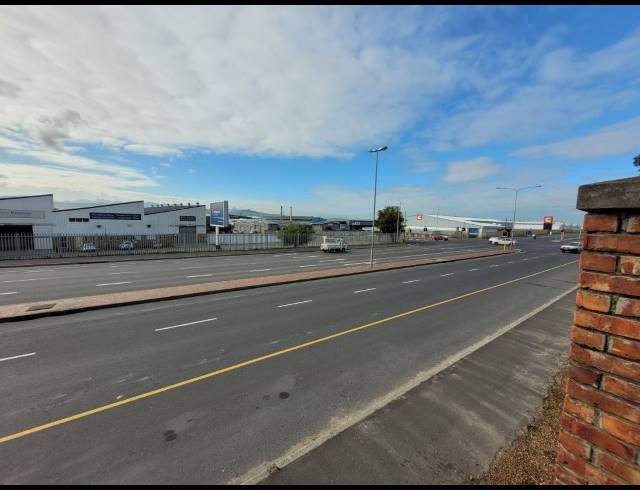 405M² WAREHOUSE TO LET IN STIKLAND INDUSTRIAL